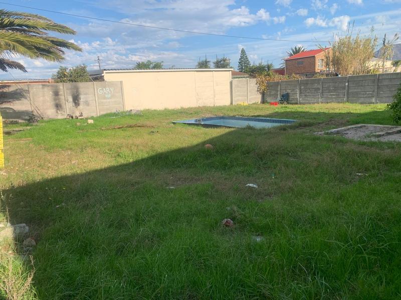 4 Bedroom Property for Sale in Grassy Park Western Cape
